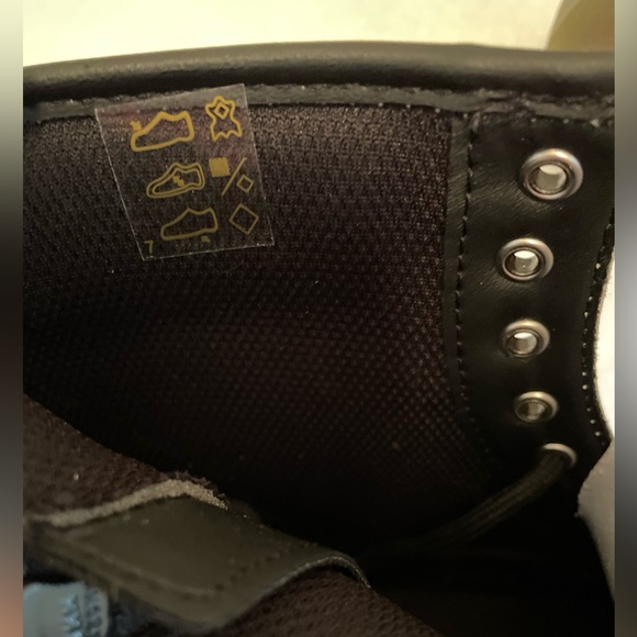 Doc Marten Kids Boots- Size 5 (Junior Girls); Size 4 (Boys) - Picture 8 of 10